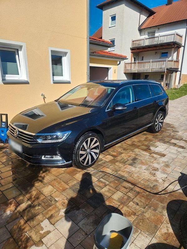 Gebraucht VW Passat Highline 239 PS (175 kW) 2015 Schwarz Kombi
