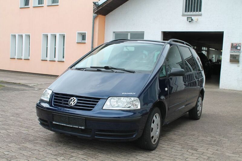 Blau Gebraucht 2001 VW Sharan Highline Van / Kleinbus | 4.450 € (Teuer) - Bild 1/4