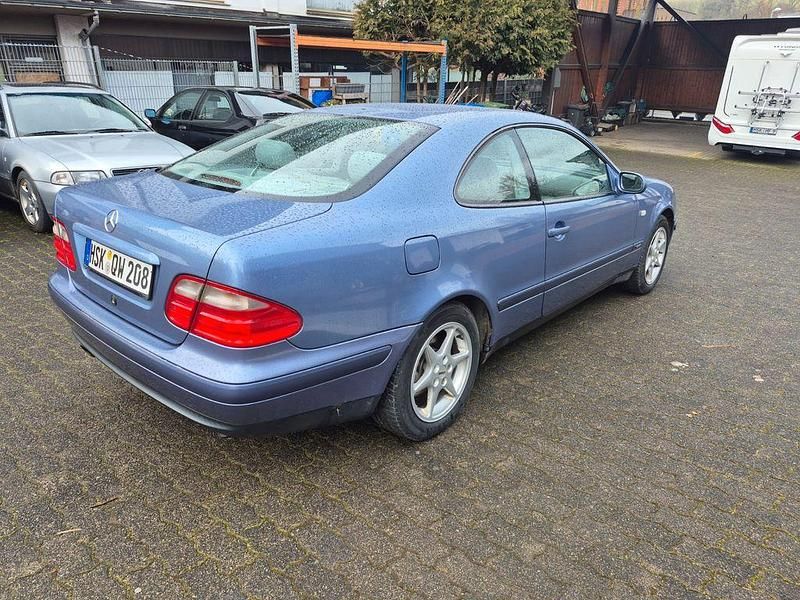 Gebraucht Mercedes CLK320 218 PS (160 kW) 1998 Blau Coupé