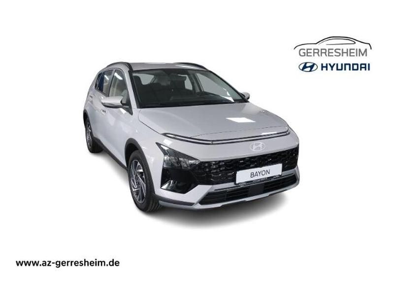 Grau Neu 2025 Hyundai Bayon Trend SUV | 24.787 € (Teuer) - Bild 1/4