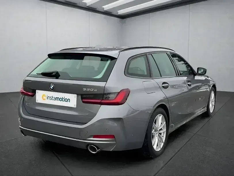 Gebraucht BMW 330e 292 PS (214 kW) 2022 Grau Kombi