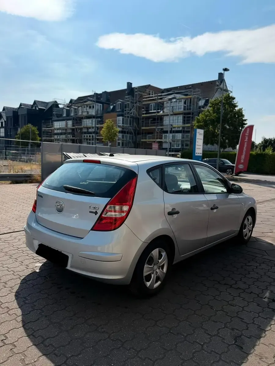 Gebraucht Hyundai i30 109 PS (80 kW) 2009 Silber Limousine