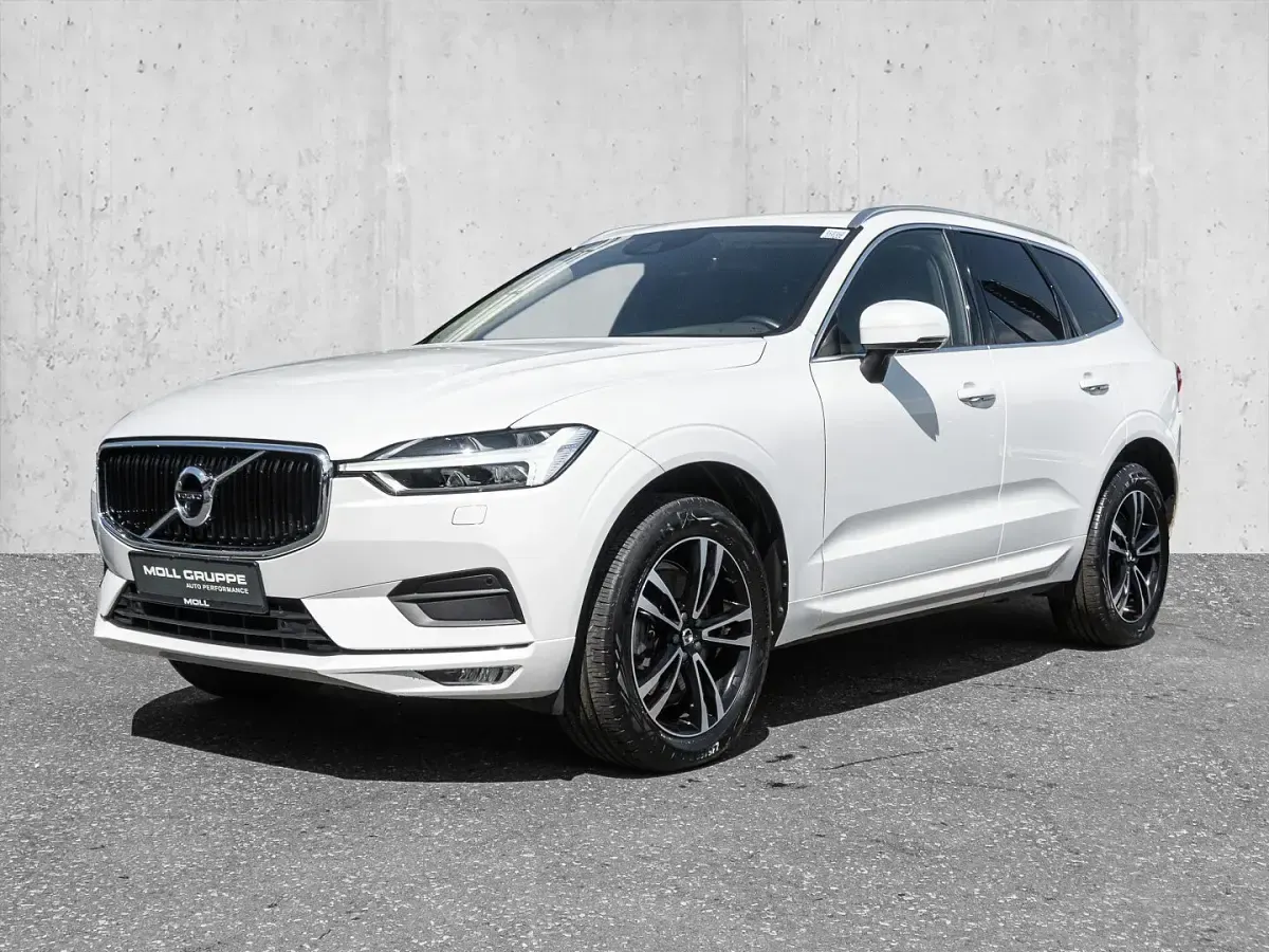 Gebraucht Volvo XC60 Momentum 197 PS (144 kW) 2022 Crystal white / metallic SUV