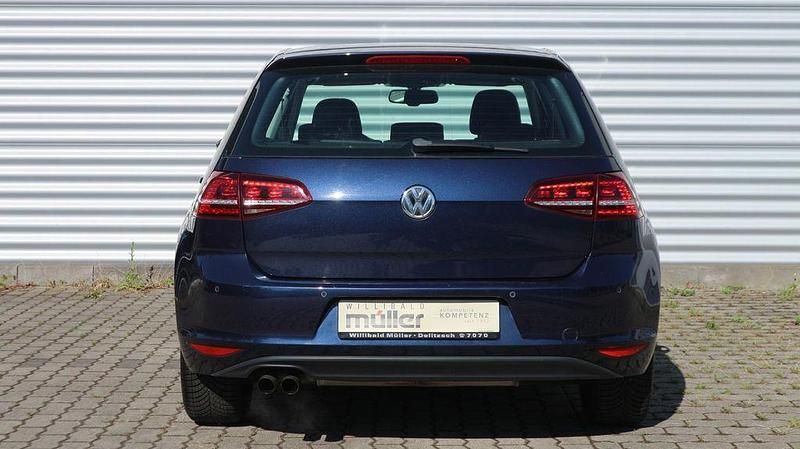 Gebraucht VW Golf VII Highline 125 PS (91 kW) 2016 Blau Limousine