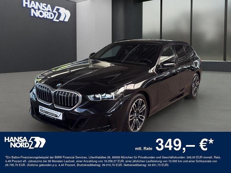 Schwarz / saphirschwarz (metallic) Gebraucht 2024 BMW 520 Performance Kombi | 50.990 € (Fairer Preis) - Bild 1/4