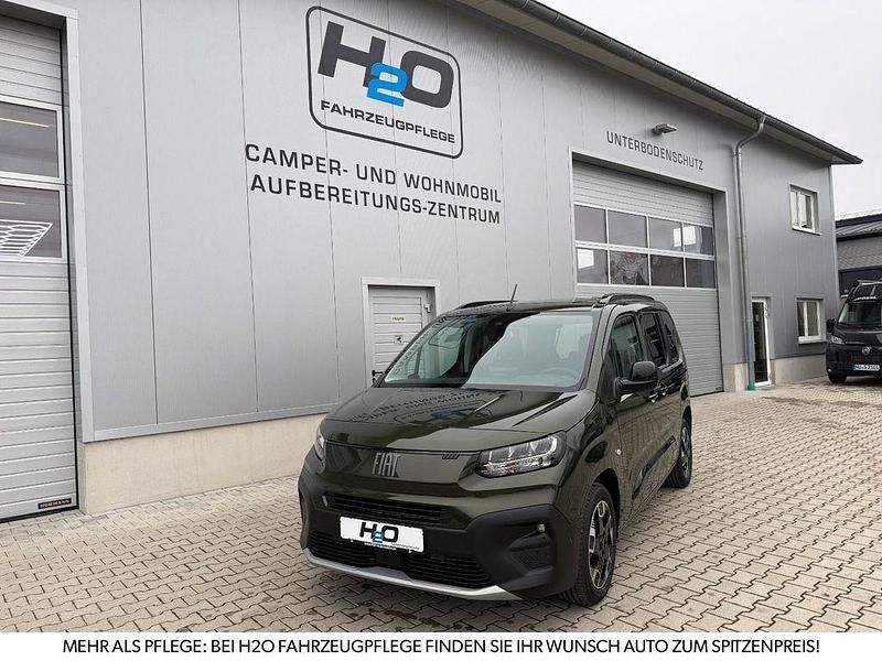 Neu Fiat Doblò Tech 131 PS (96 kW) 2025 Grün Van / Kleinbus