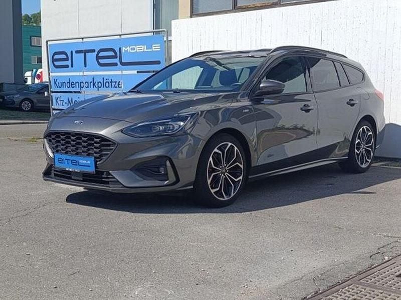 Grau Gebraucht 2020 Ford Focus ST-Line X Limousine | 21.450 € (Fairer Preis) - Bild 1/4
