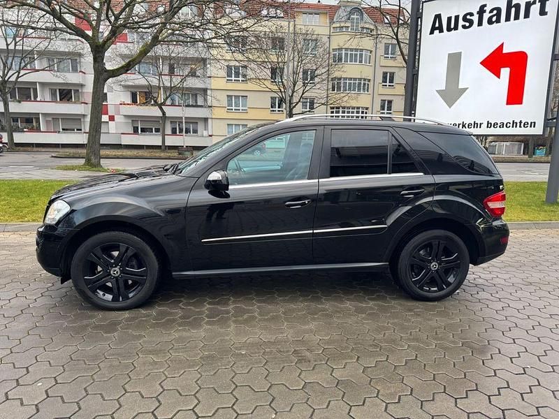 Gebraucht Mercedes ML350 224 PS (164 kW) 2009 Schwarz SUV