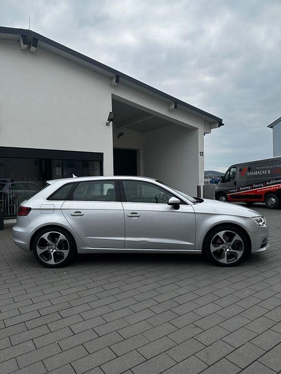 Second-hand Audi A3 Exclusive 125 CP (91 kW) 2013 Argintiu Berlinǎ