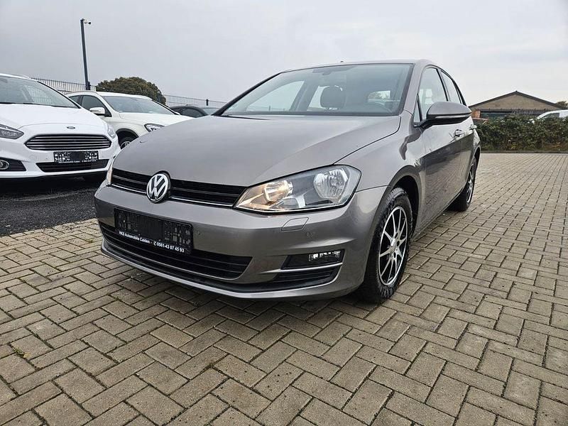 Grau Gebraucht 2013 VW Golf VII Trendline Limousine | 8.450 € (Fairer Preis) - Bild 1/4