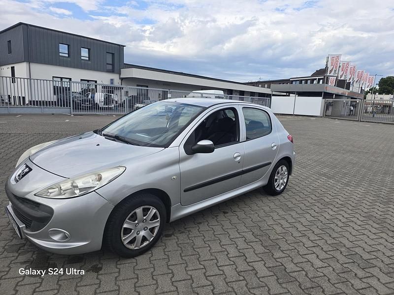 Gebraucht Peugeot 206+ 60 PS (44 kW) 2009 Grau Kleinwagen