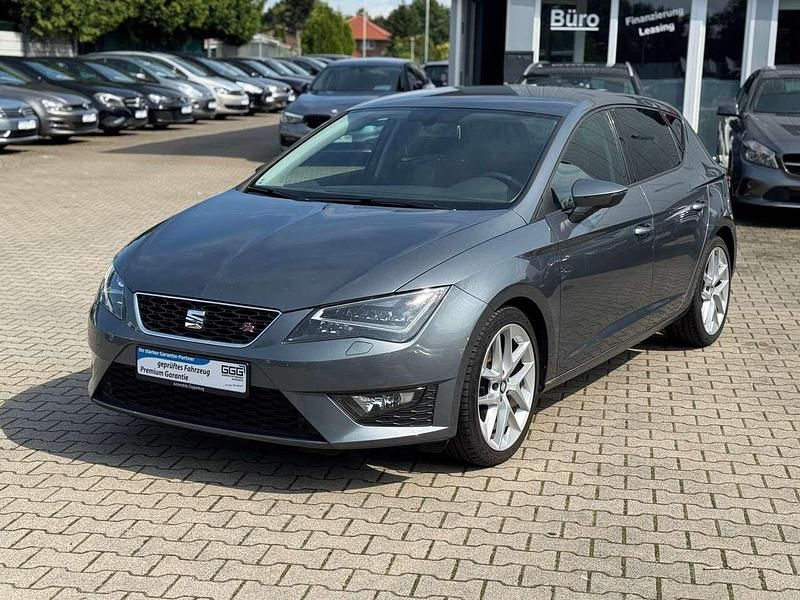 Grau/monsungrau/pirineos grey Gebraucht 2014 Seat Leon FR Limousine | 11.790 € (Fairer Preis) - Bild 1/4