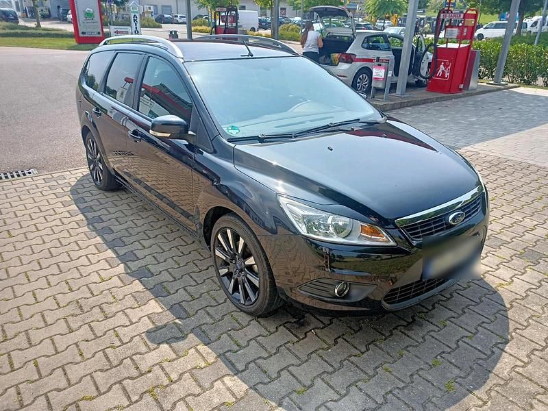 Schwarz Gebraucht 2009 Ford Focus Kombi | 2.000 € (Guter Preis) - Bild 1/4