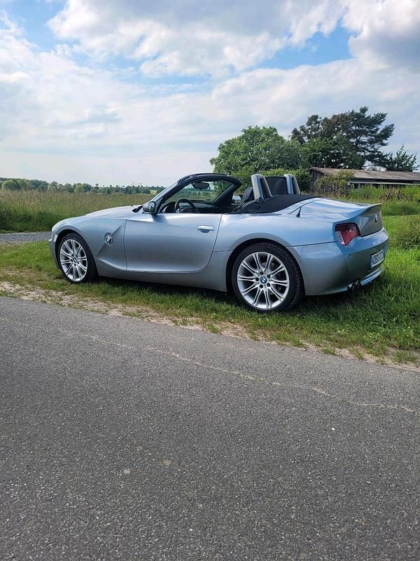 Grau Gebraucht 2007 BMW Z4 Cabrio | 10.900 € (Fairer Preis) - Bild 1/4