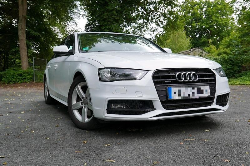 Weiß Gebraucht 2014 Audi A4 S-Line Limousine | 13.000 € (Guter Preis) - Bild 1/4