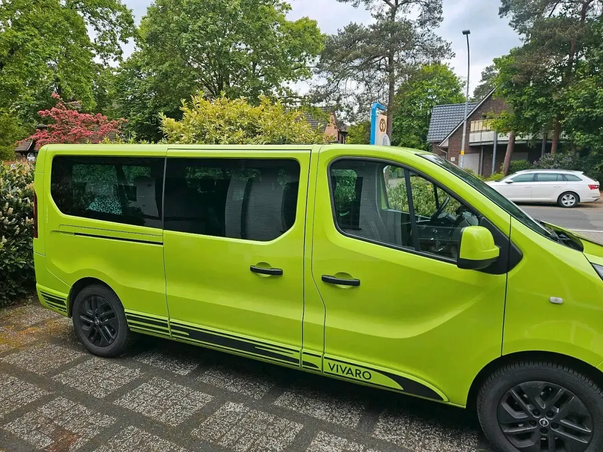 Gebraucht Opel Vivaro 145 PS (106 kW) 2017 Grün Van / Kleinbus