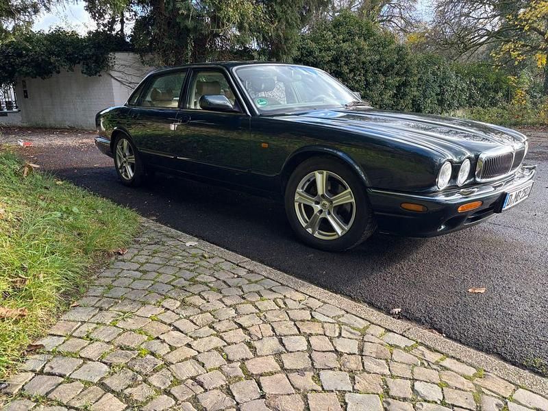 Grün Gebraucht 1999 Jaguar XJ8 Limousine | 7.300 € (Superpreis) - Bild 1/4