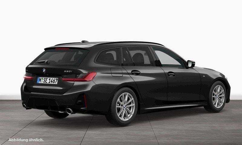 Gebraucht BMW 330 Performance 258 PS (189 kW) 2025 Saphirschwarz Kombi