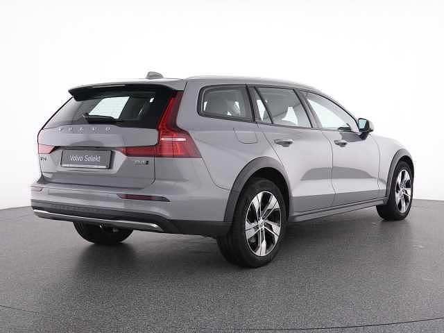 Gebraucht Volvo V60 CC 145 PS (106 kW) 2024 Kombi