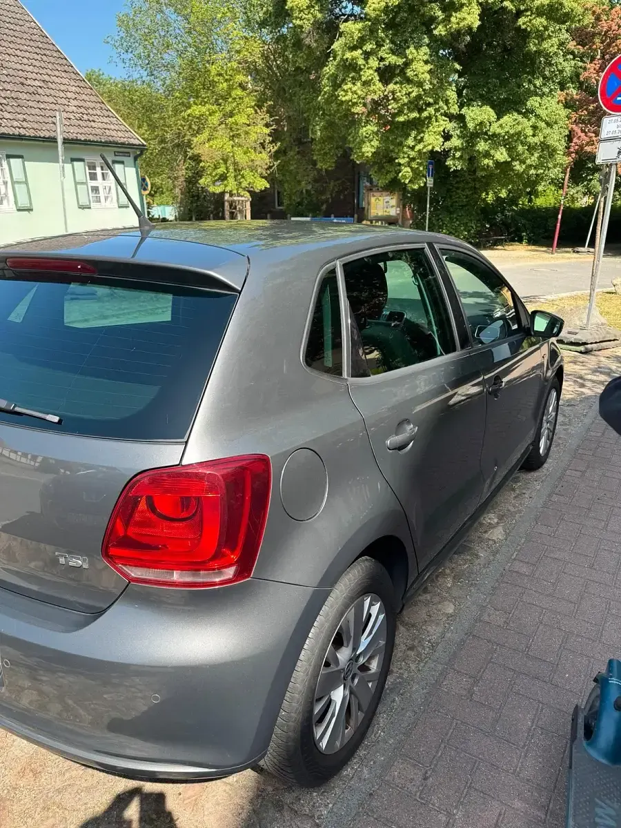 Gebraucht VW Polo 90 PS (66 kW) 2013 Grau Kleinwagen