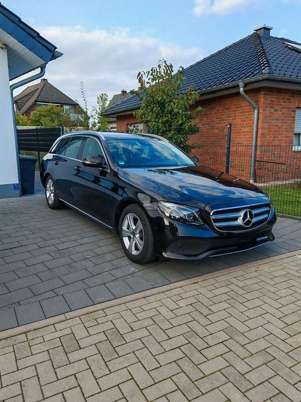 Gebraucht Mercedes E220 Avantgarde 194 PS (142 kW) 2017 Schwarz Kombi