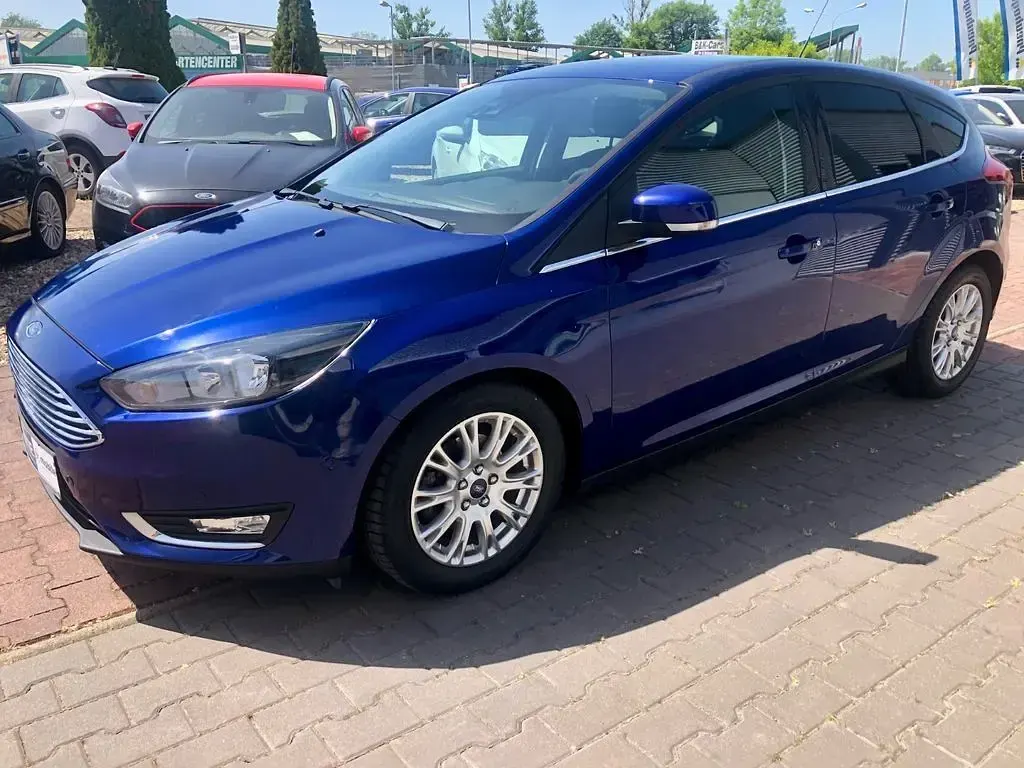 Gebraucht Ford Focus Titanium 120 PS (88 kW) 2016 Blau Limousine