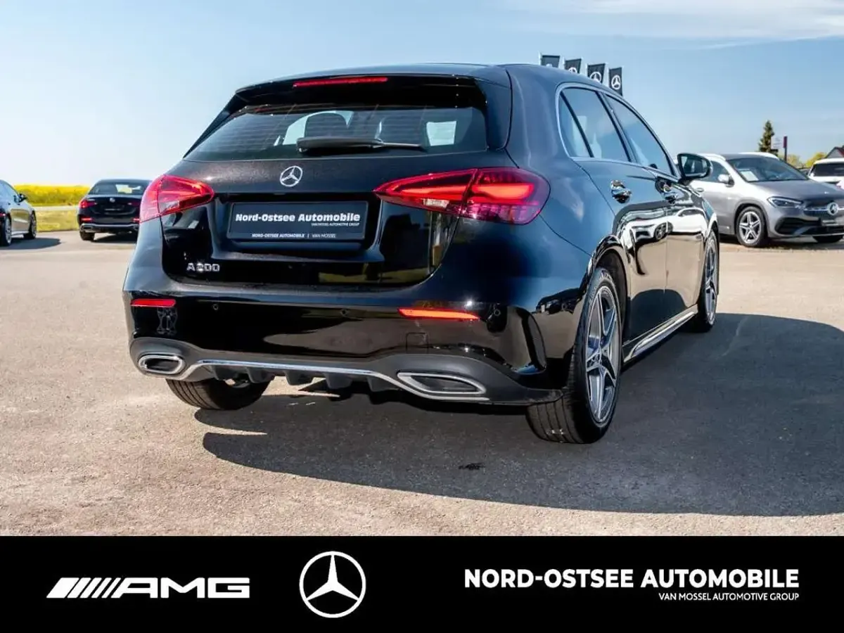 Gebraucht Mercedes A200 AMG 163 PS (119 kW) 2025 Kosmosschwarz metallic Limousine