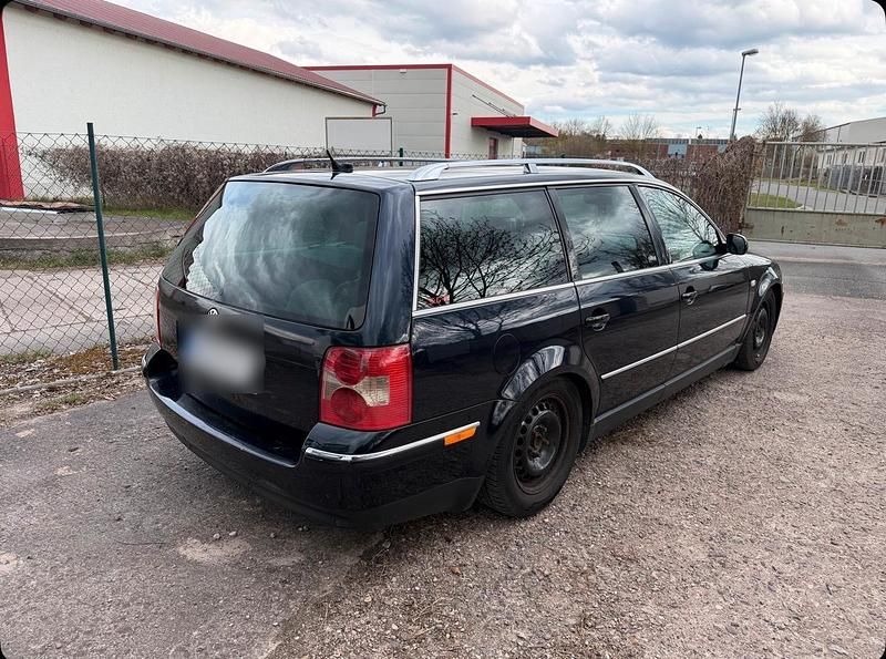 Gebraucht VW Passat Highline 131 PS (96 kW) 2002 Blau Kombi