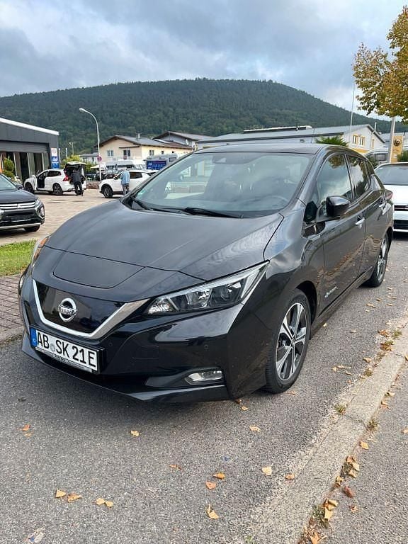 Schwarz Gebraucht 2018 Nissan Leaf Kleinwagen | 9.800 € (Fairer Preis) - Bild 1/4