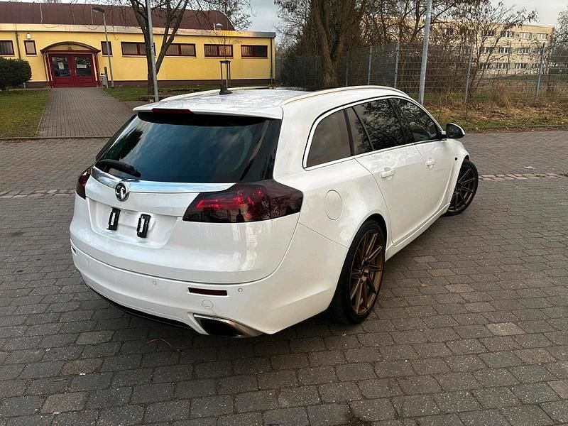 Gebraucht Opel Insignia OPC 325 PS (239 kW) 2011 Weiß Kombi