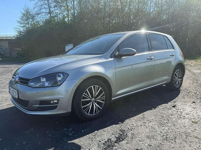 Silber Gebraucht 2016 VW Golf VII Allstar Limousine | 12.500 € (Etwas zu teuer) - Bild 1/4