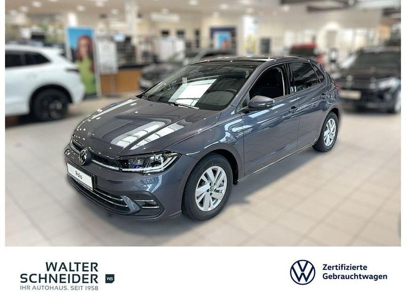 Rauchgrau metallic (metallic) Gebraucht 2024 VW Polo Style Limousine | 25.980 € (Teuer) - Bild 1/2