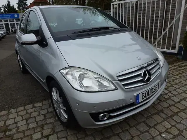 Gebraucht Mercedes A160 Elegance 95 PS (69 kW) 2011 Silber Van / Kleinbus