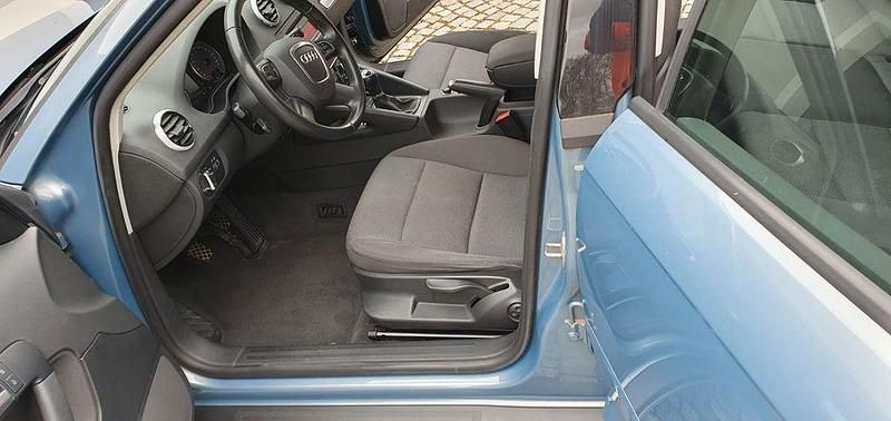 Gebraucht Audi A3 Attraction 102 PS (75 kW) 2010 Blau Kleinwagen