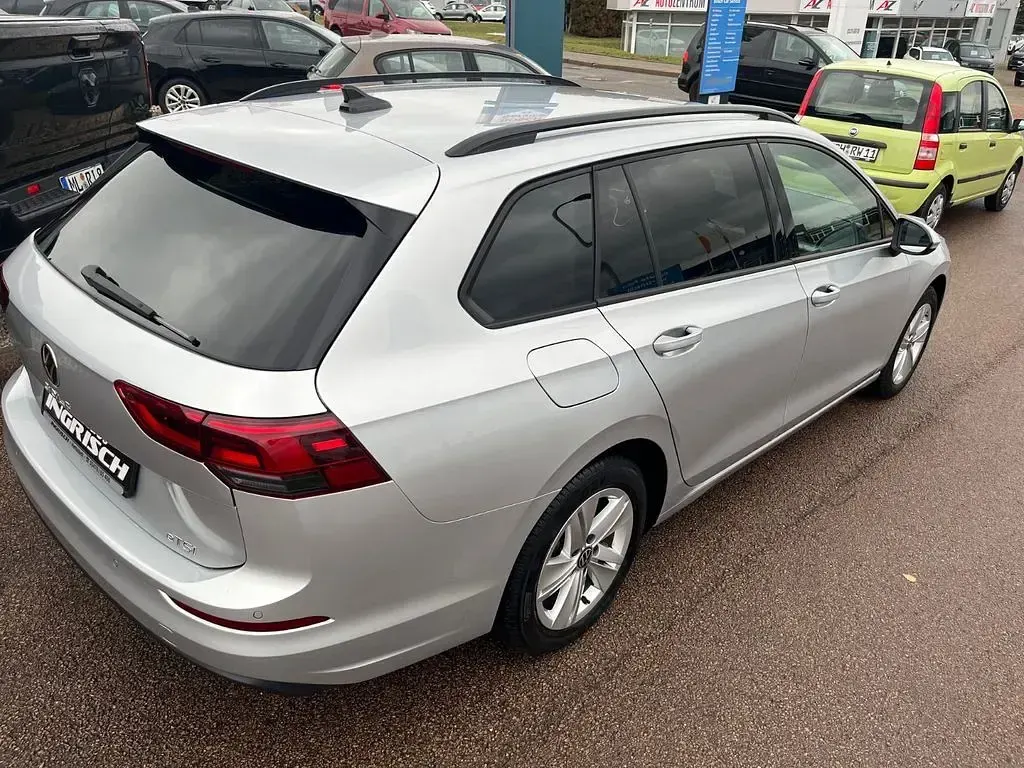 Gebraucht VW Golf VIII 110 PS (80 kW) 2023 Silber Kombi