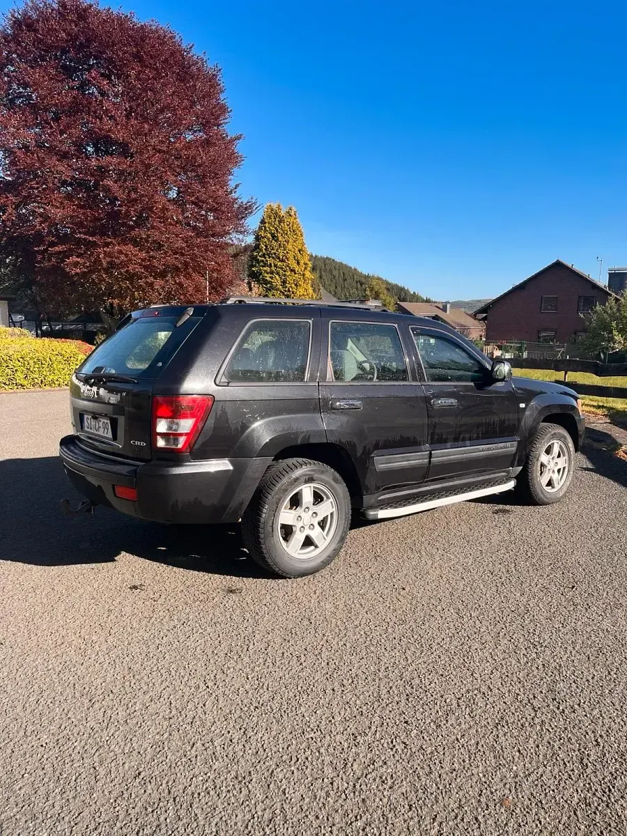 Gebraucht Jeep Grand Cherokee Laredo 218 PS (160 kW) 2007 Schwarz SUV