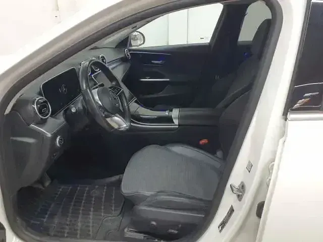 Gebraucht Mercedes C220 220 PS (161 kW) 2023 Weiß Limousine