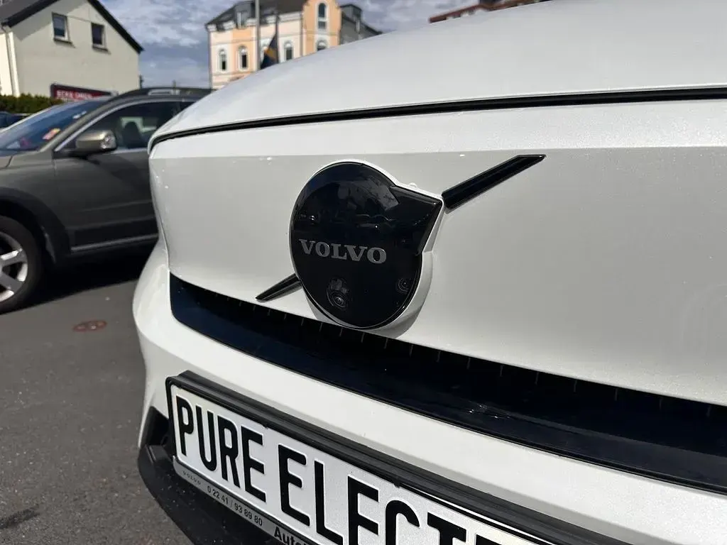 Gebraucht Volvo EX40 Plus 185 kW (252 PS) 2025 Weiß SUV