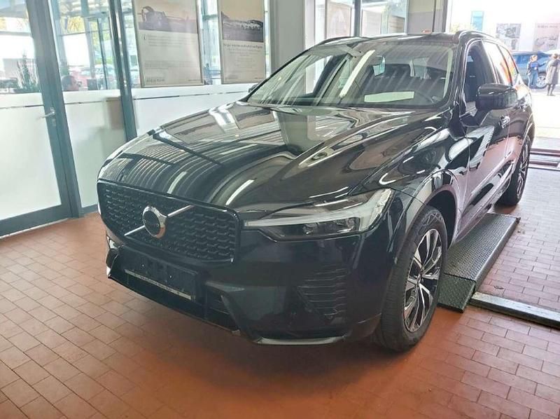 Gebraucht Volvo XC60 Plus 197 PS (144 kW) 2023 Schwarz onyx black / metallic SUV