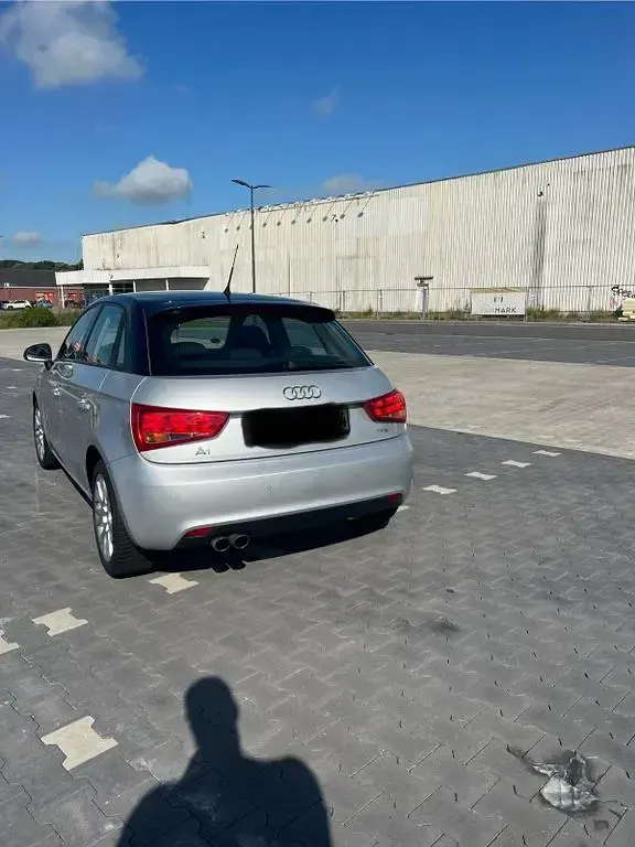 Gebraucht Audi A1 Sportback Sport 122 PS (89 kW) 2014 Silber Kleinwagen