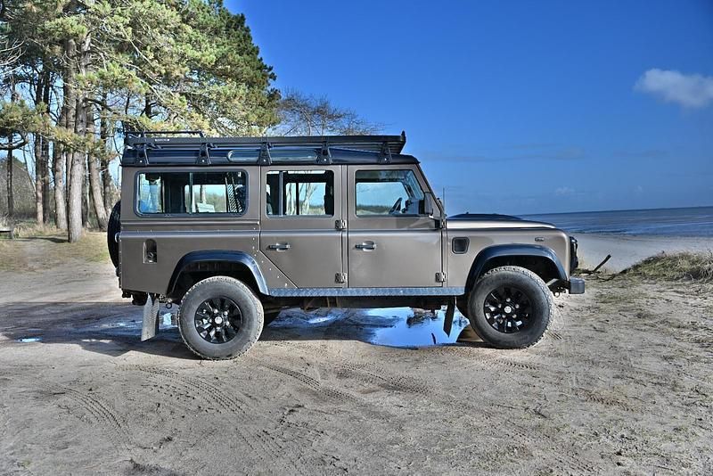 Gebraucht Land Rover Defender SE 122 PS (89 kW) 2011 Braun SUV