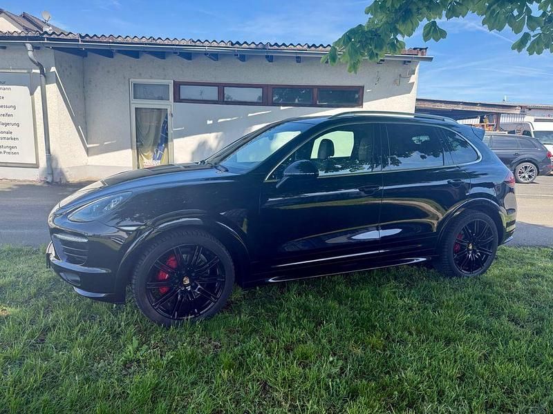 Second-hand Porsche Cayenne 420 CP (308 kW) 2012 Negru SUV