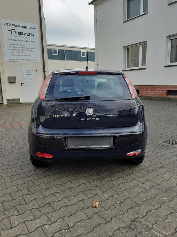 Gebraucht Fiat Punto 77 PS (56 kW) 2011 Schwarz Kleinwagen