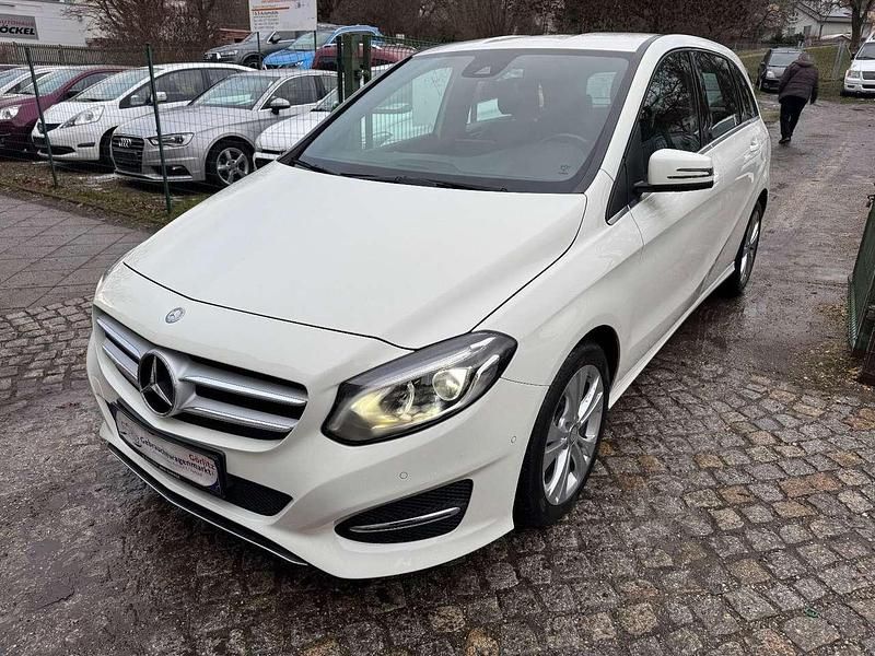 Gebraucht Mercedes B180 109 PS (80 kW) 2016 Calcitweiss  unilack Van / Kleinbus