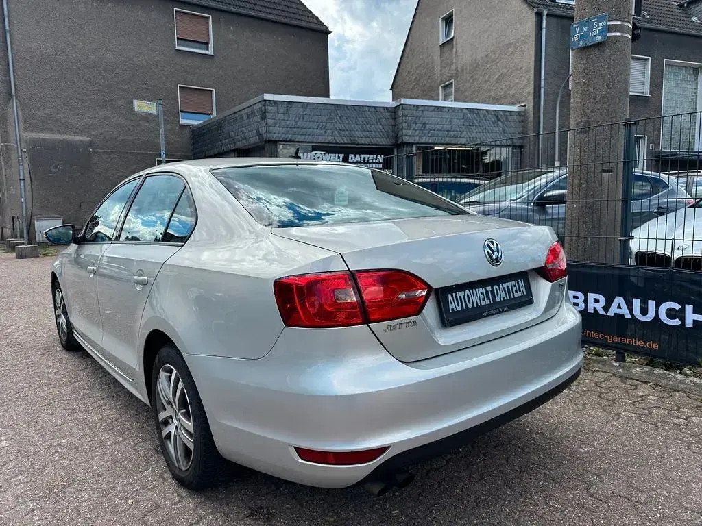Gebraucht VW Jetta Comfortline 122 PS (89 kW) 2013 Grau Limousine