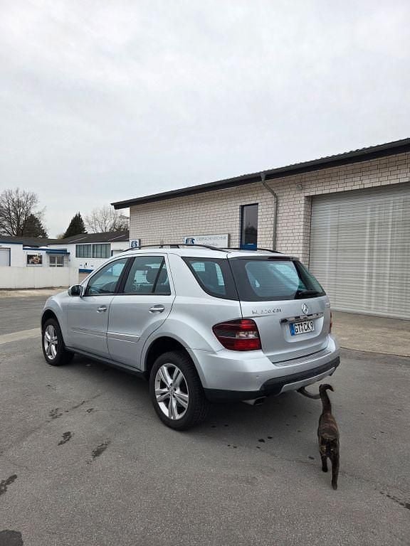 Gebraucht Mercedes ML320 224 PS (164 kW) 2007 Silber SUV
