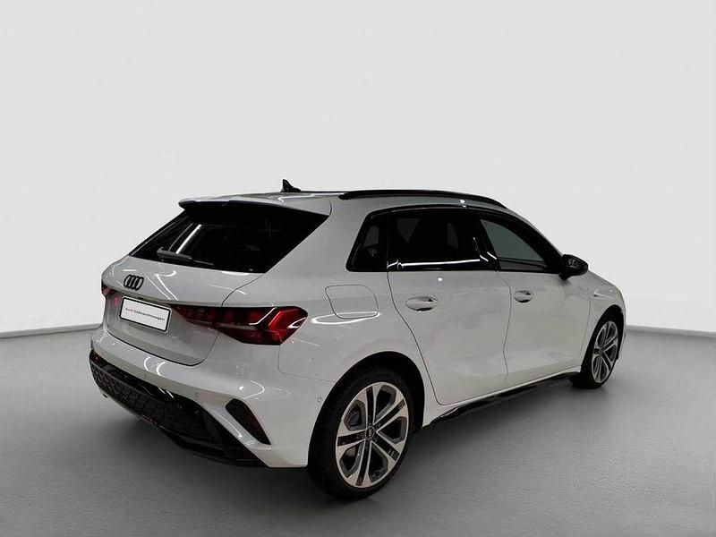 Gebraucht Audi A3 S-Line 204 PS (150 kW) 2025 Gletscherweiss metallic Limousine