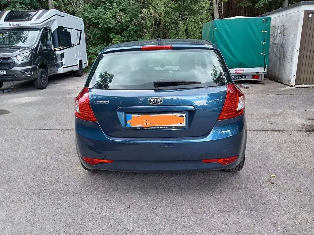 Gebraucht Kia Ceed Vision 126 PS (92 kW) 2011 Blau Kleinwagen