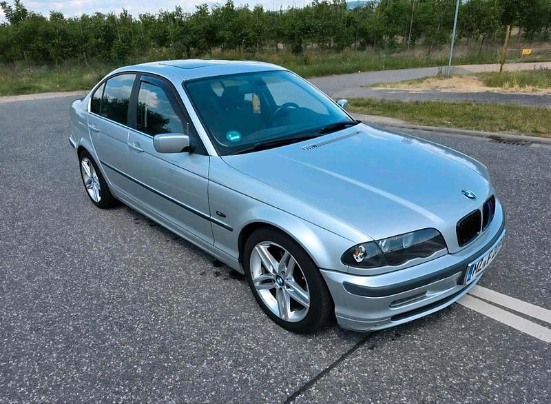 Silber Gebraucht 1998 BMW 323 Limousine | 6.100 € (Fairer Preis) - Bild 1/4