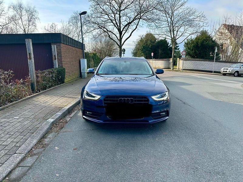 Gebraucht Audi A4 177 PS (130 kW) 2013 Blau Kombi